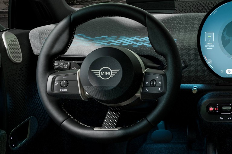 MINI all-electric - interior - steering wheel