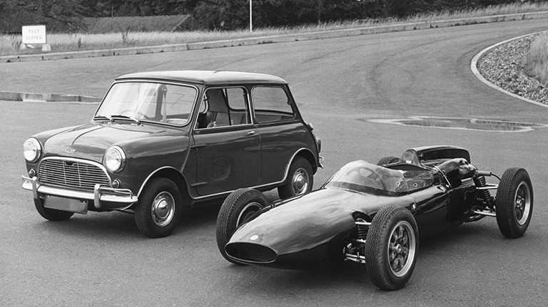 1959年と60年のドライバーズチャンピオンカーと1961年に登場したクーパーの画像