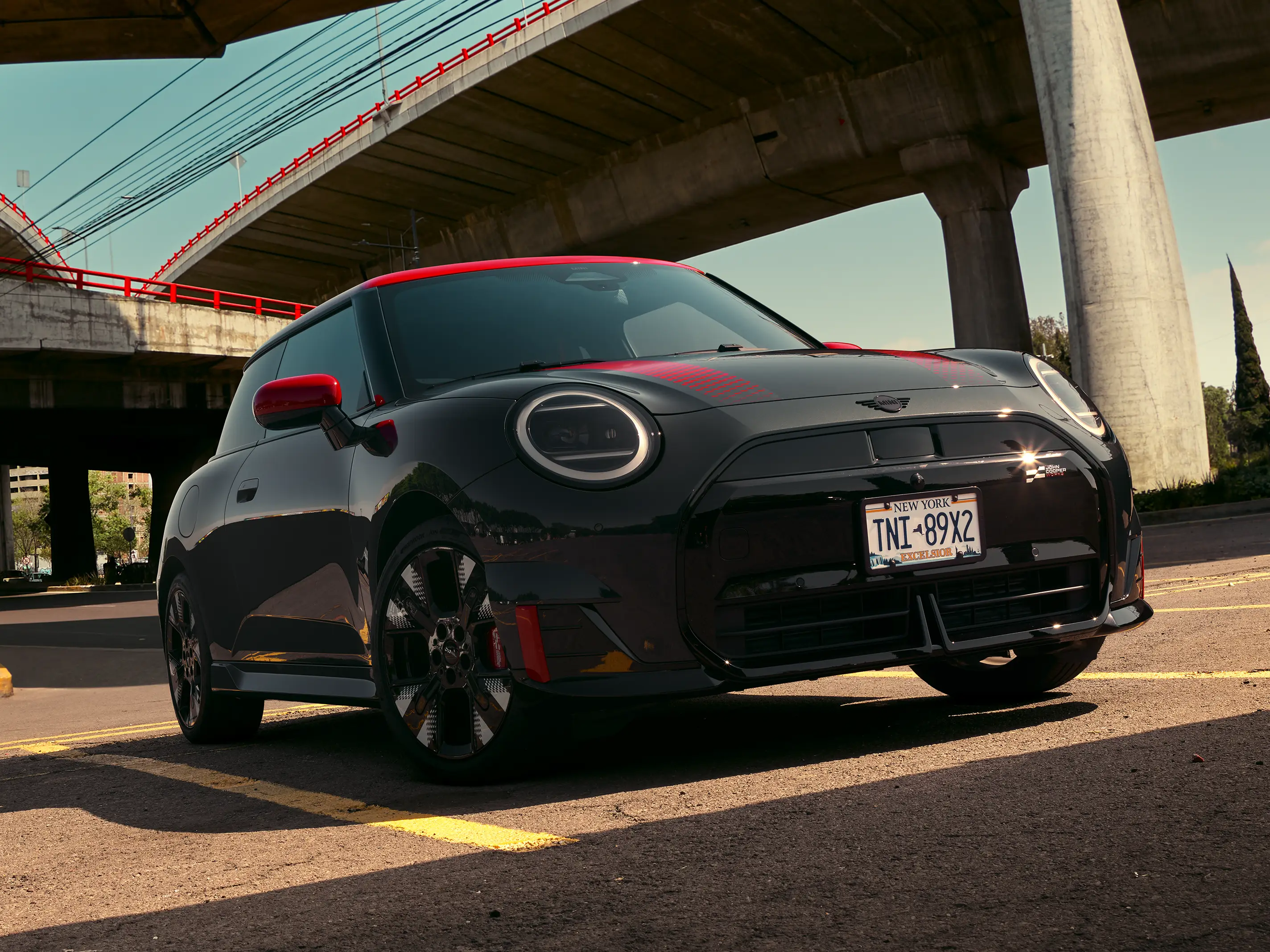 MINI John Cooper Works - J01 JCWサイドビュー