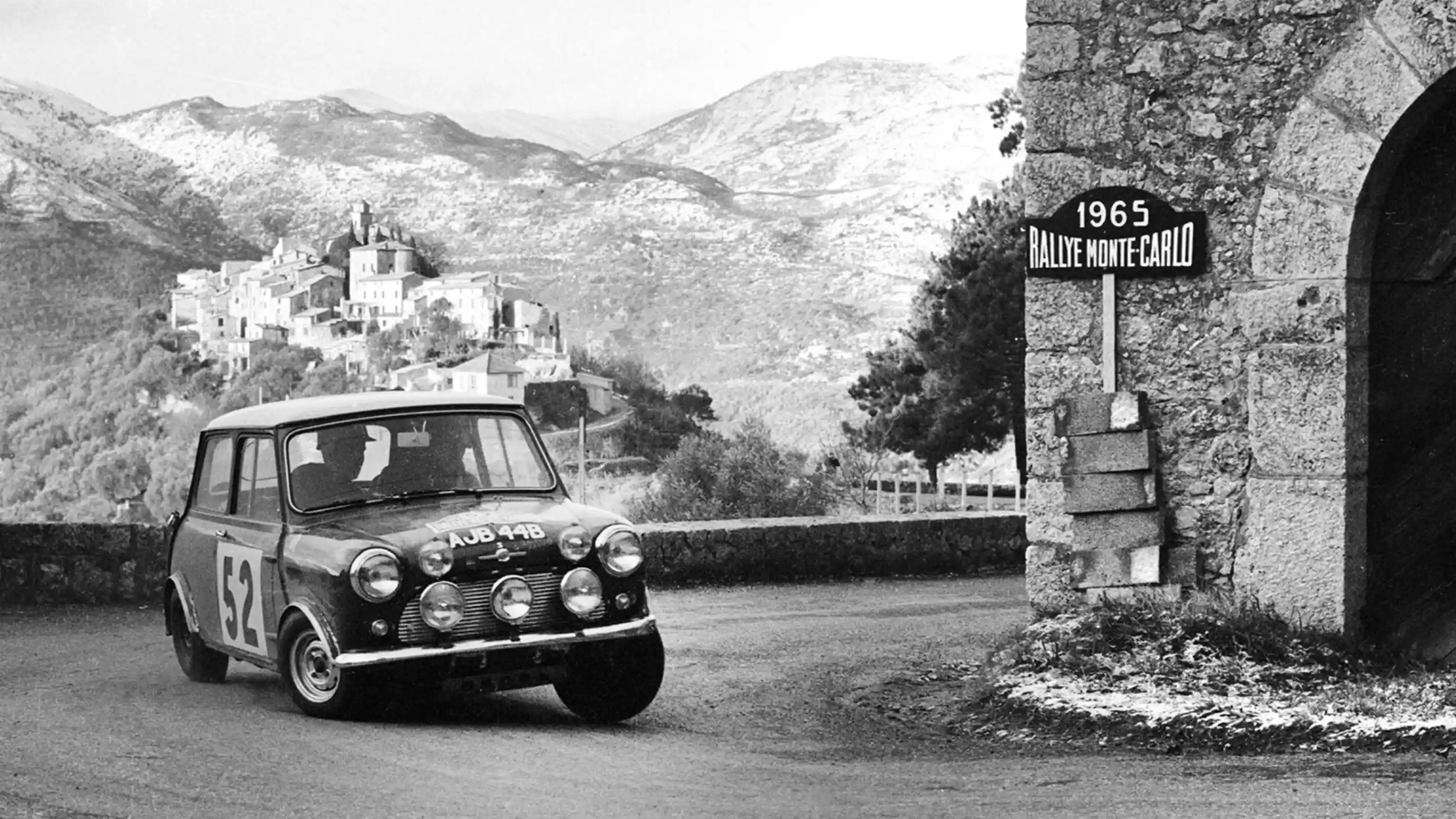 MINI John Cooper Works - レースのMINI