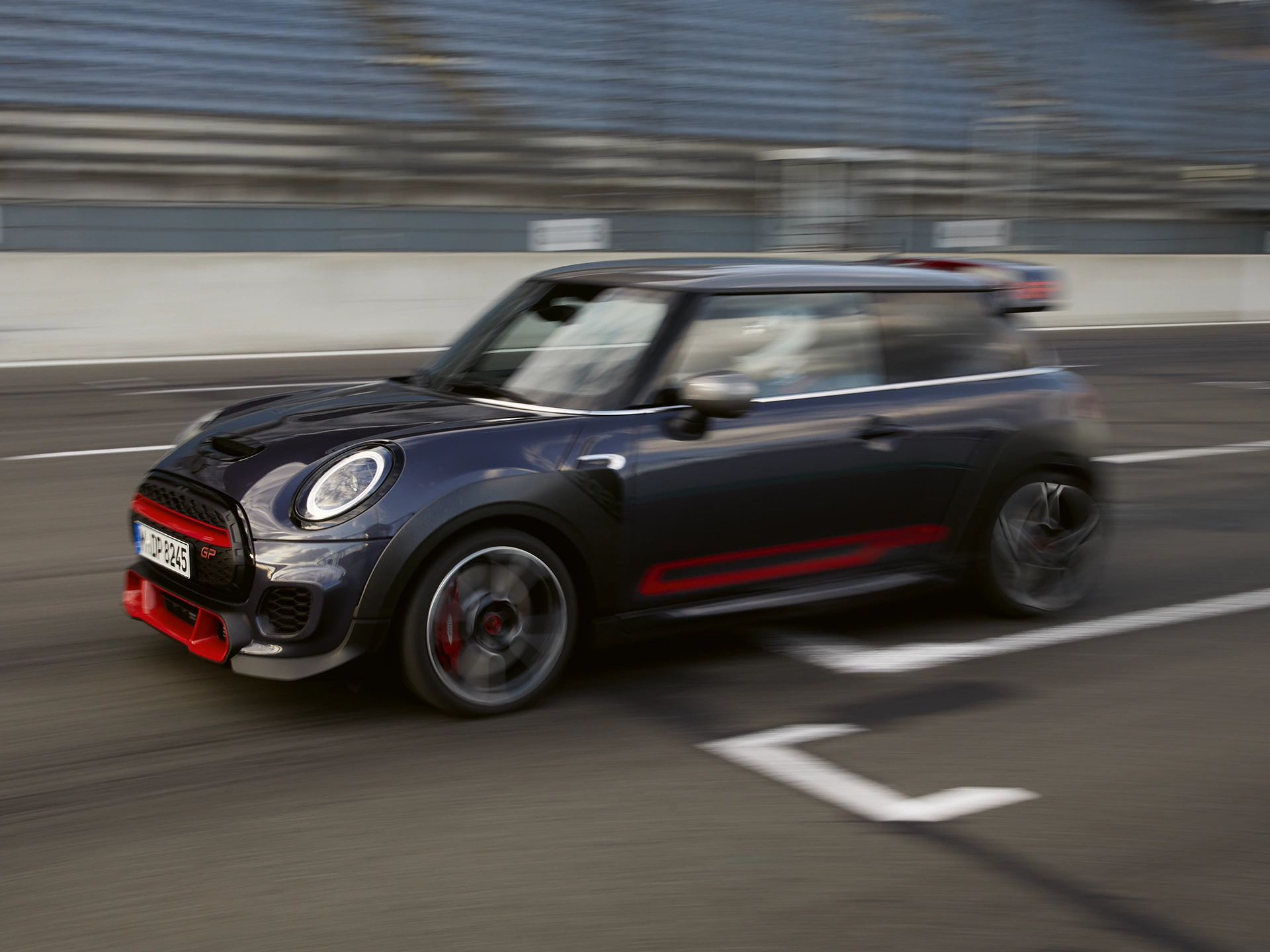 MINI John Cooper Works - レーシングMINI GP