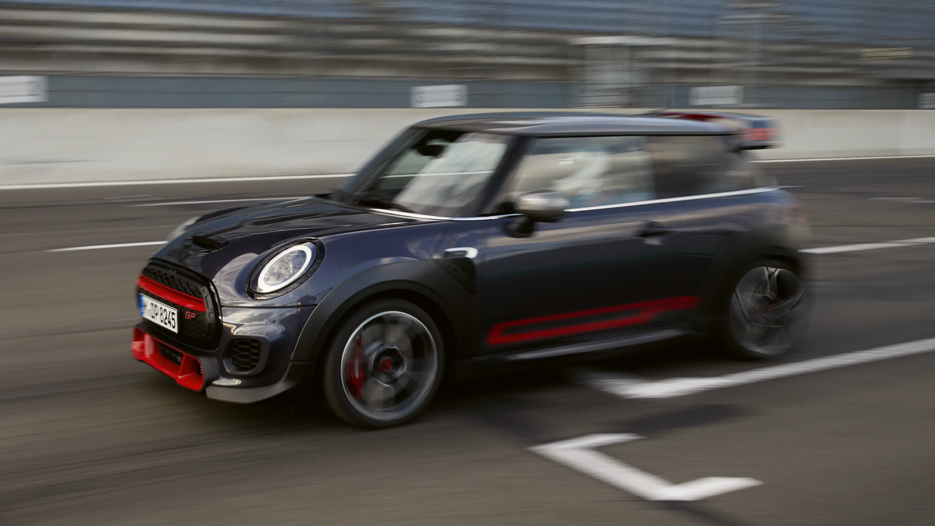 MINI John Cooper Works - レーシングMINI GP