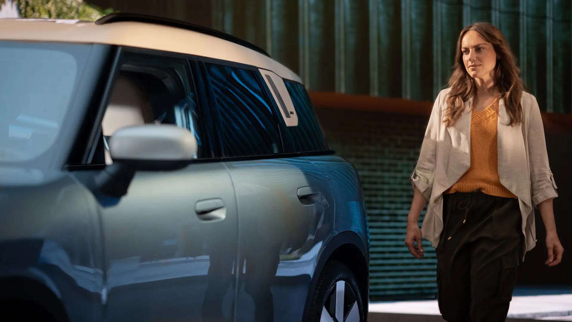 MINIファイナンシャル・サービスとの相談を終えた女性のお客様 