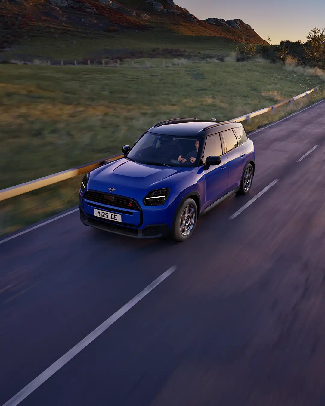 Home - main stage teaser - MINI COUNTRYMAN S ALL4 SELECT​.