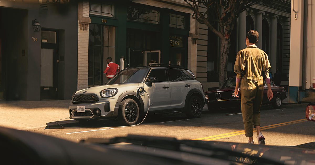 MINI CHARGING - MINI CROSSOVER PHEV │ MINI Japan