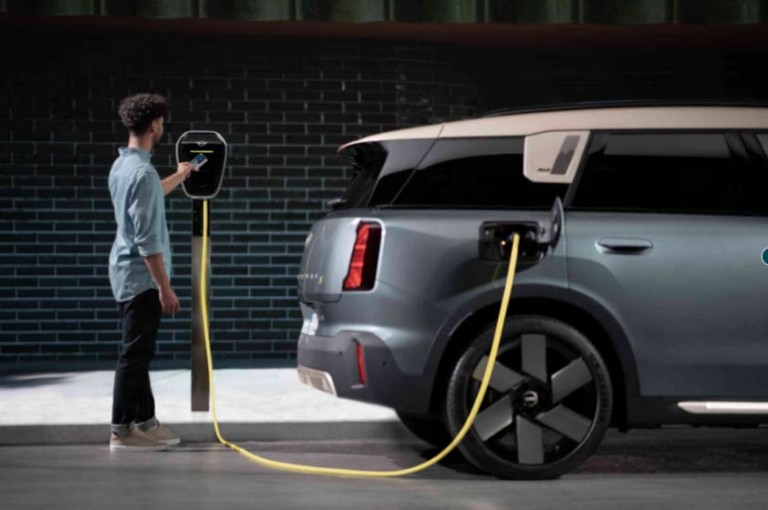 MINI Charging 6カ月間無償オファー中。