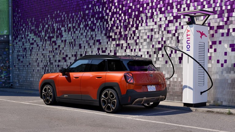 MINI Electromobility - charging - flexible fast charger cable