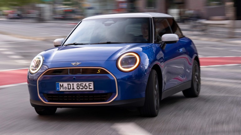 MINI Electromobility - バッテリー充電