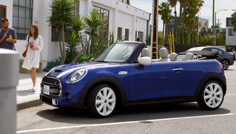 MINI CONVERTIBLE.