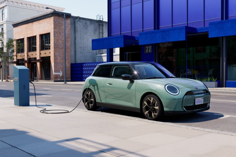 MINI all-electric - charging - public charging