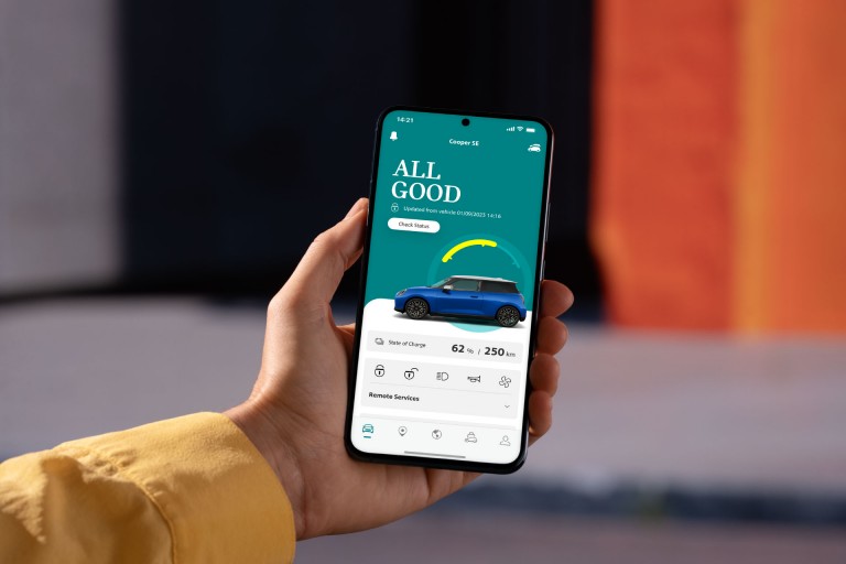 MINI all-electric - charging - connected charging