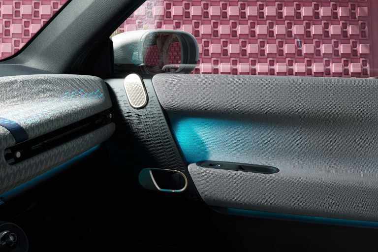 MINI all-electric - interior - door panel