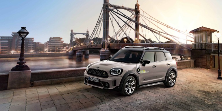 MINI CROSSOVER ALBERT BRIDGE EDITION PHEV. MINI CROSSOVER ALBERT BRIDGE EDITION PHEV.