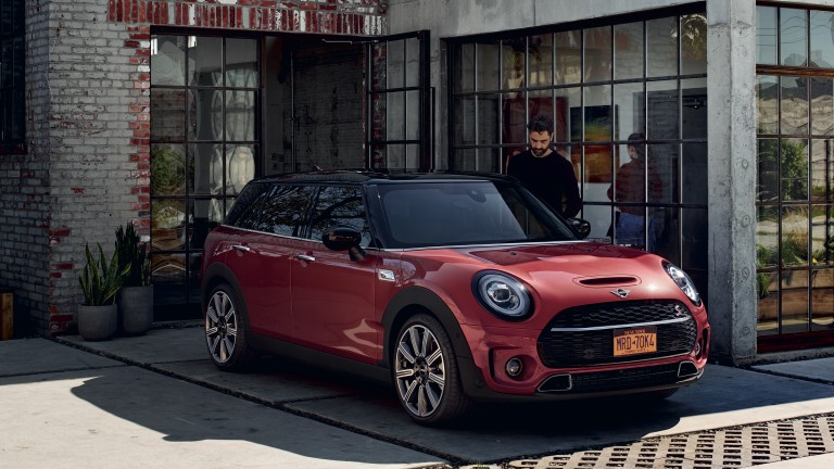 MINI Clubman – 特徴的な6ドア。