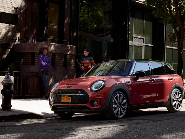 MINI Clubman – MINI YOURSレザー・ラウンジ・カーボン・ブラックのシート