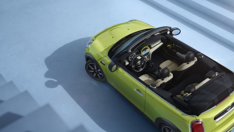 The New MINI Convertible – bird’s eye view – yellow