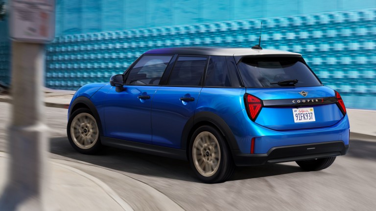 THE NEW MINI COOPER (5 DOOR).