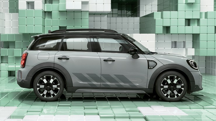 MINI Crossover Untamed Edition – side view