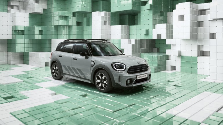 MINI Crossover Untamed Edition Plug-In Hybrid – front view