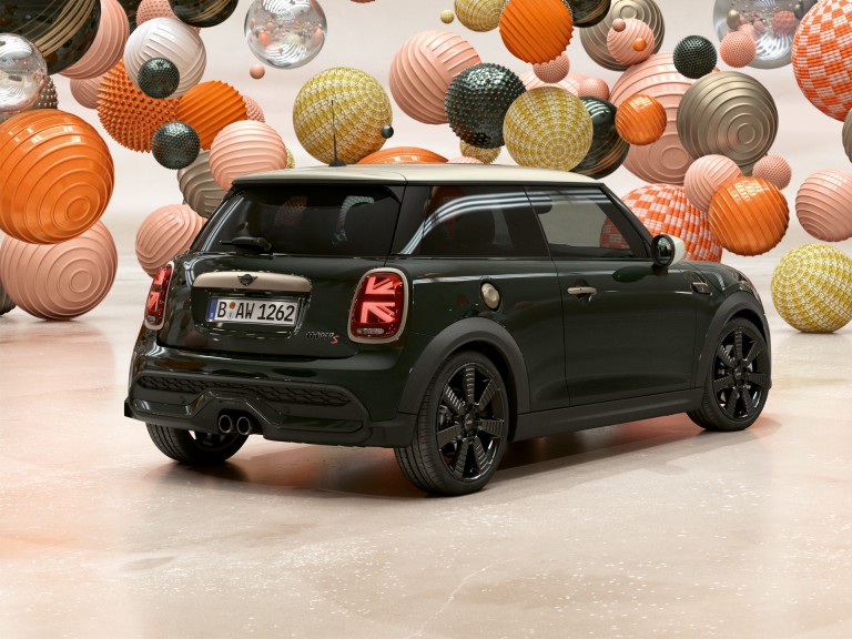 The MINI Resolute Edition – Charging – Rebel Green