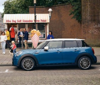 MINI 3 DOOR, 5 DOOR, CONVERTIBLE デビュー | MINI Japan