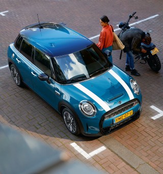 MINI 3 DOOR, 5 DOOR, CONVERTIBLE デビュー | MINI Japan