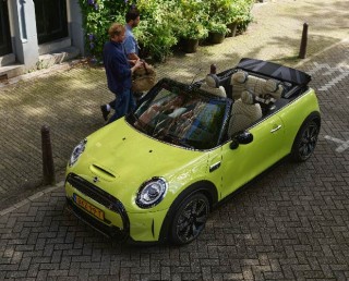 MINI 3 DOOR, 5 DOOR, CONVERTIBLE デビュー | MINI Japan