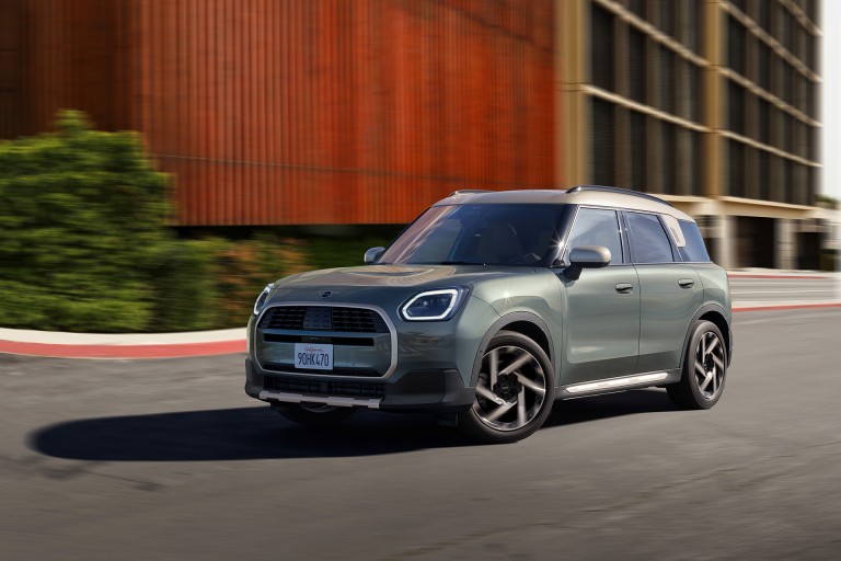 MINI Countryman - driving experience - side view