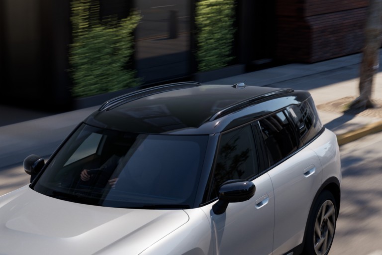 MINI Countryman - space and versatility - sun roof