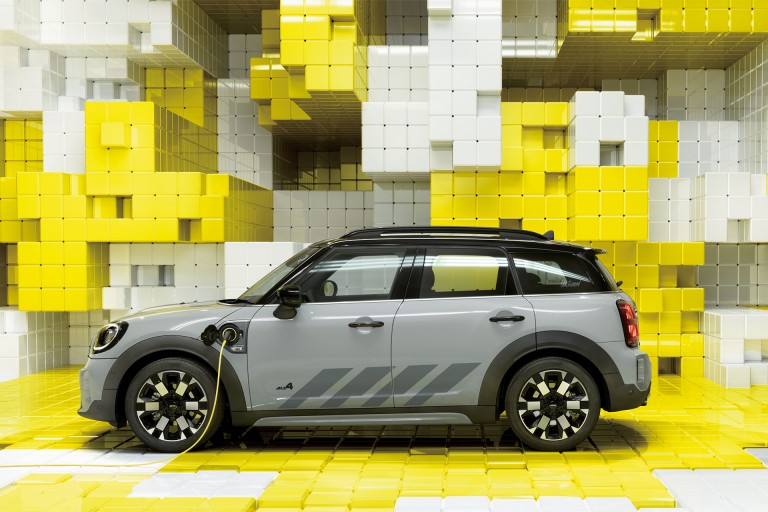 MINI PHEVの エコカー減税
