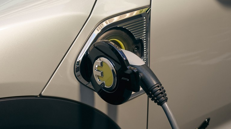 MINI Crossover PHEV –サイド・スカットルおよびチャージング・ポート