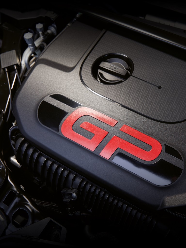 THE NEW MINI John Cooper Works GP – 4気筒2.0L MINI ツインパワー・ターボ・エンジン